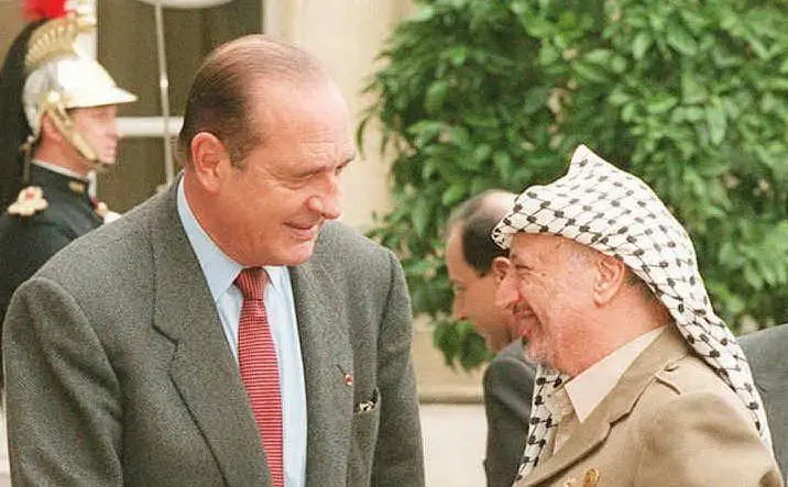 La stretta di mano con il leader dell'Olp Arafat