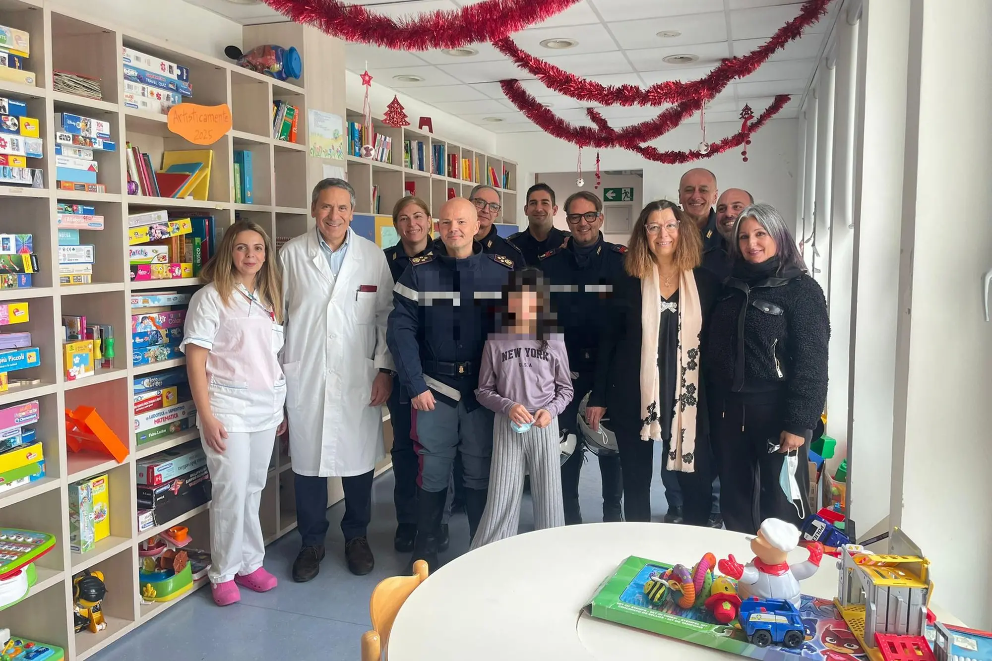 La visita della polizia al microcitemico (Foto Polizia)