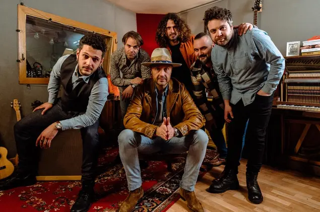 Bastianich e la Terza Classe in concerto a Cagliari (foto ufficio stampa)