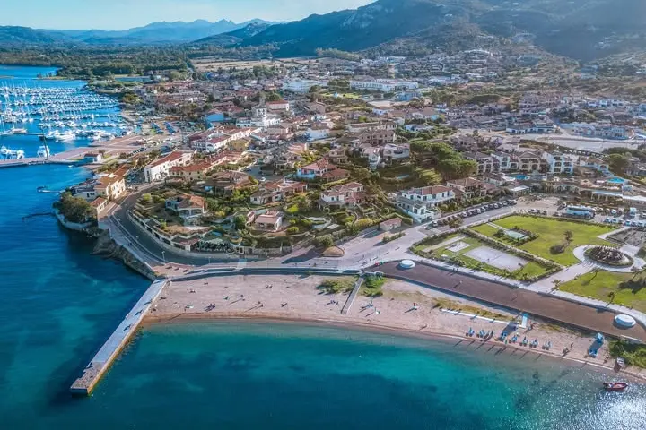 Arzachena, Cannigione dall'alto (foto Comune Arzachena)