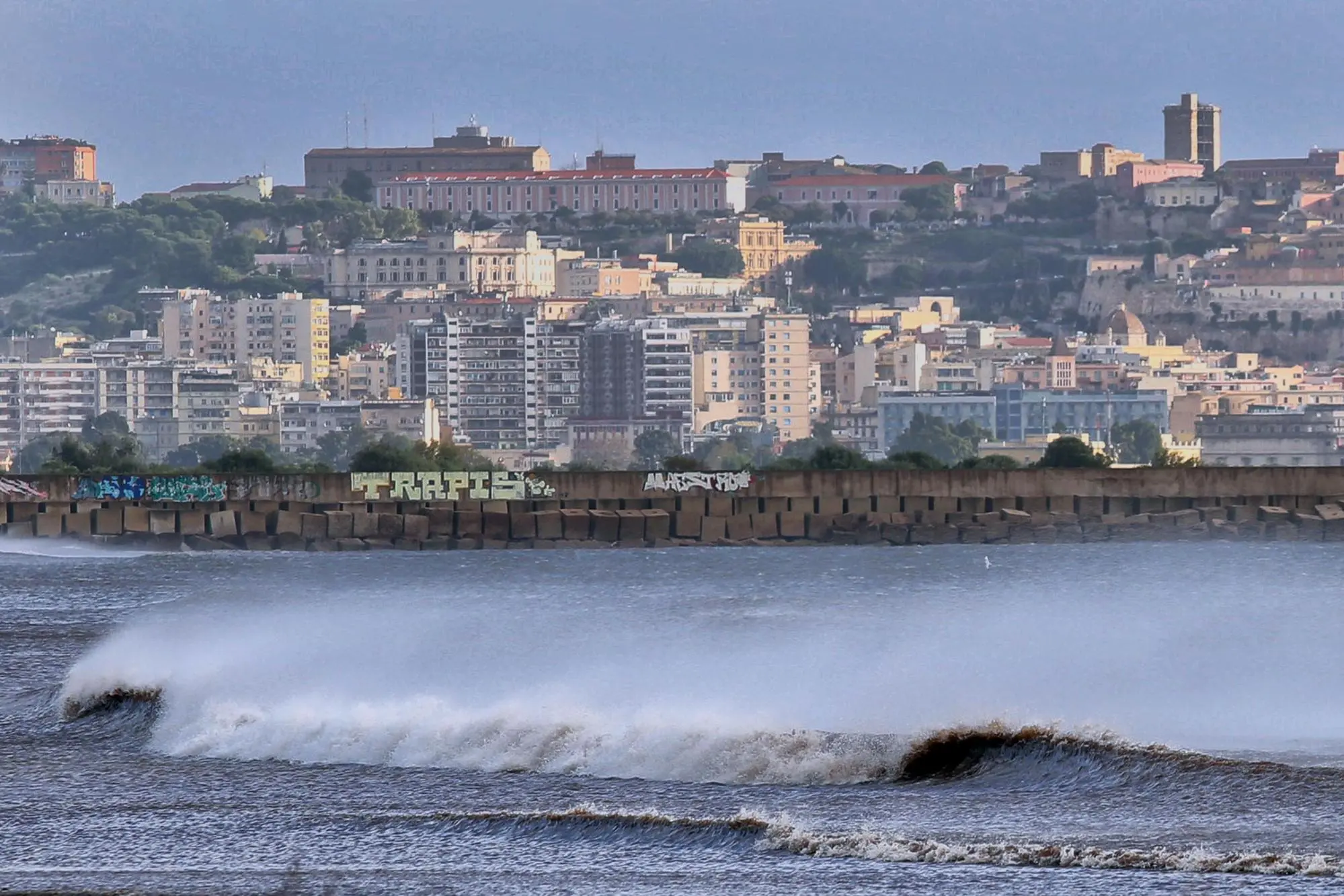 Maltempo e forte vento di maestrale a Cagliari (foto Ungari)