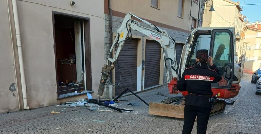 Fonni, assalto con la ruspa alla gioielleria
