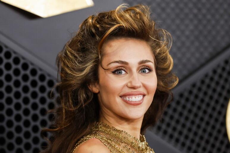 Il grande ritorno degli anni Duemila tra Hannah Montana, fotocamere digitali e iPod nano