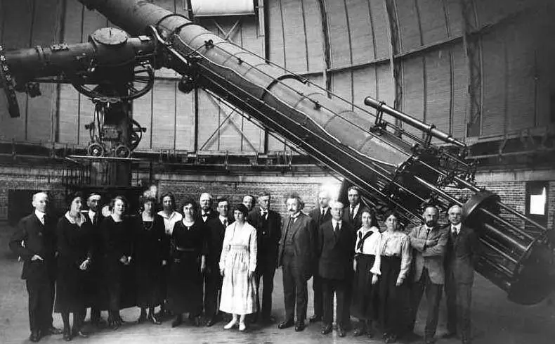 Lo staff dell'osservatorio astronomico di Yerkes con Albert Einstein nel 1921