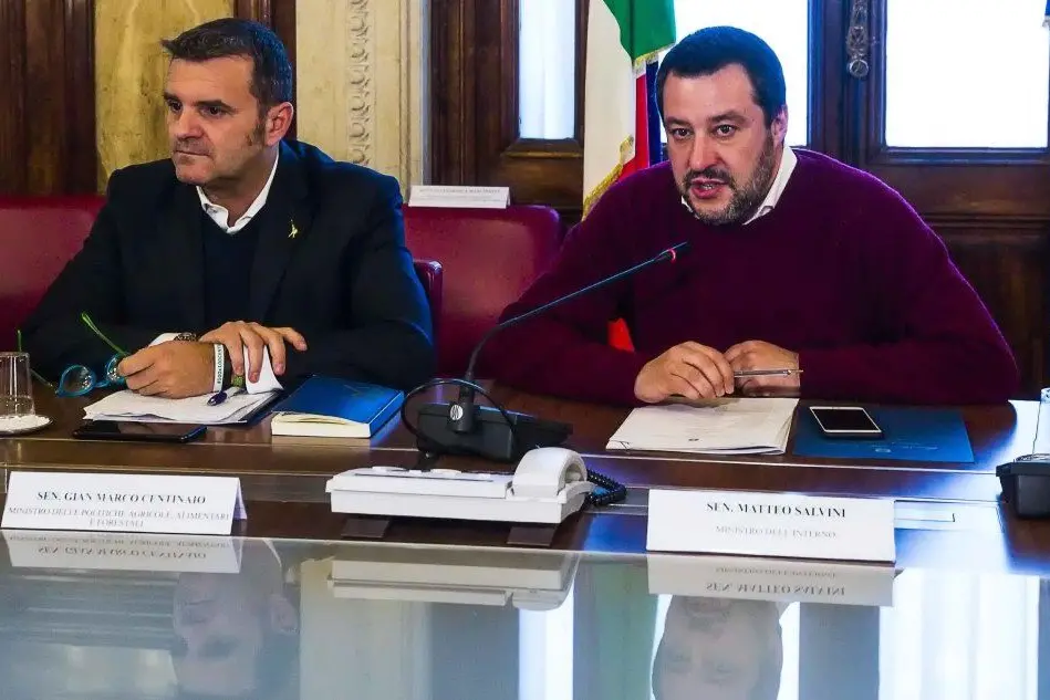 Salvini e Centinaio al tavolo del latte dello scorso 14 febbraio al Viminale (Ansa)