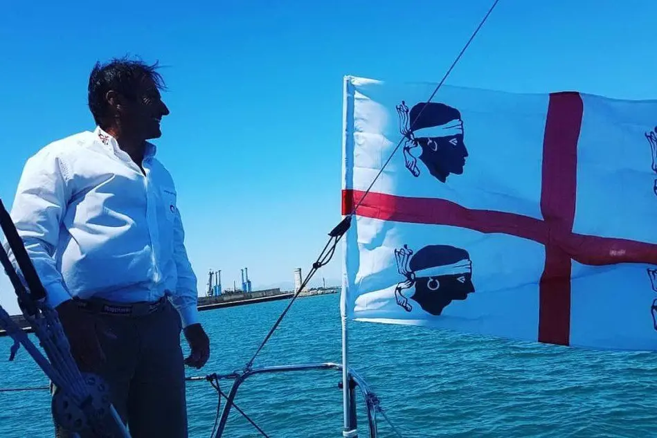 Andrea Mura salpa da Cagliari per partecipare alla regata Ostar 2017