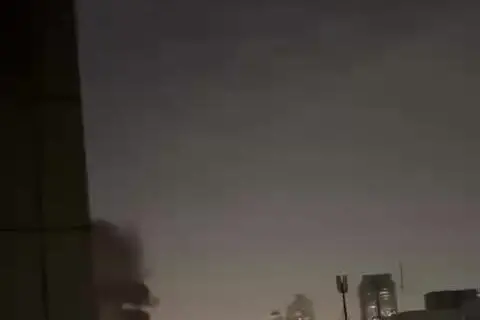 Dubai, le immagini del consolato Usa in fiamme