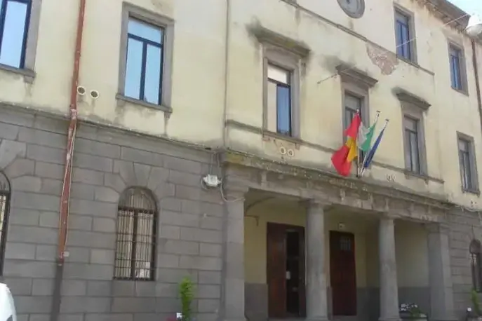 Il municipio di Macomer (Archivio L'Unione Sarda)