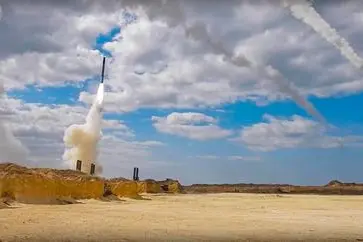 Il lancio di un missile (foto Ansa)