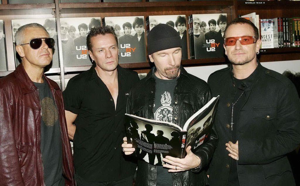 Gli U2 oggi: da sinistra Adam Clayton, Larry Mullen, The Edge e Bono