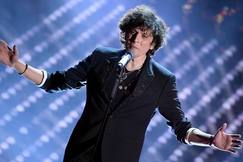 Ermal Meta, a Sanremo la tragedia dei bimbi di Gaza: «Un popolo senza voce»