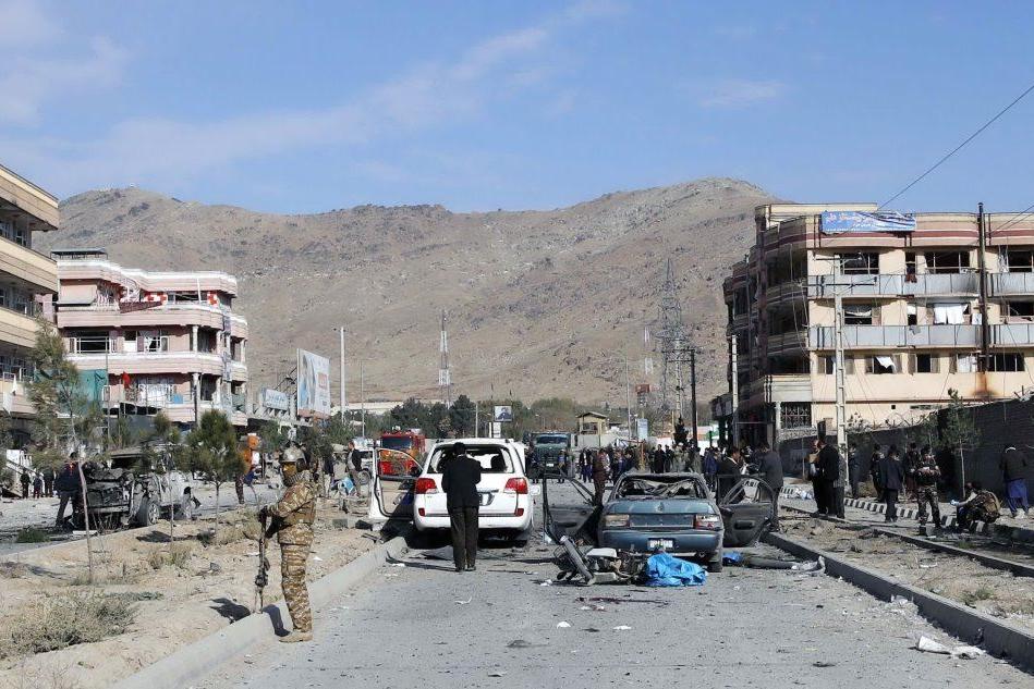 Kabul, esplode autobomba: 12 morti, anche due bambini