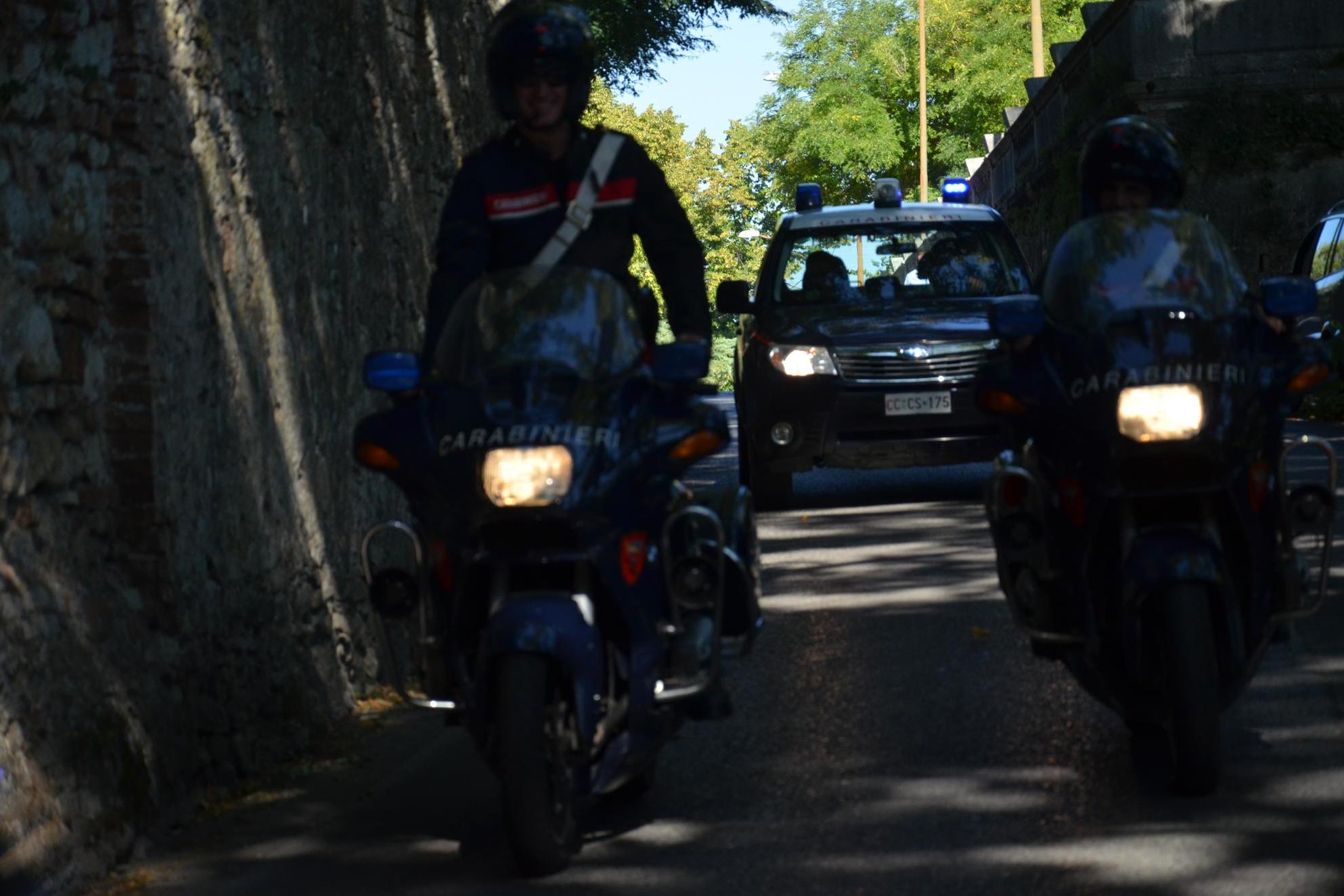 Pattuglie in auto e in moto (foto carabinieri)