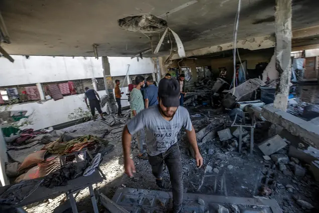 Macerie a Gaza dopo un raid israeliano (Ansa-Epa)