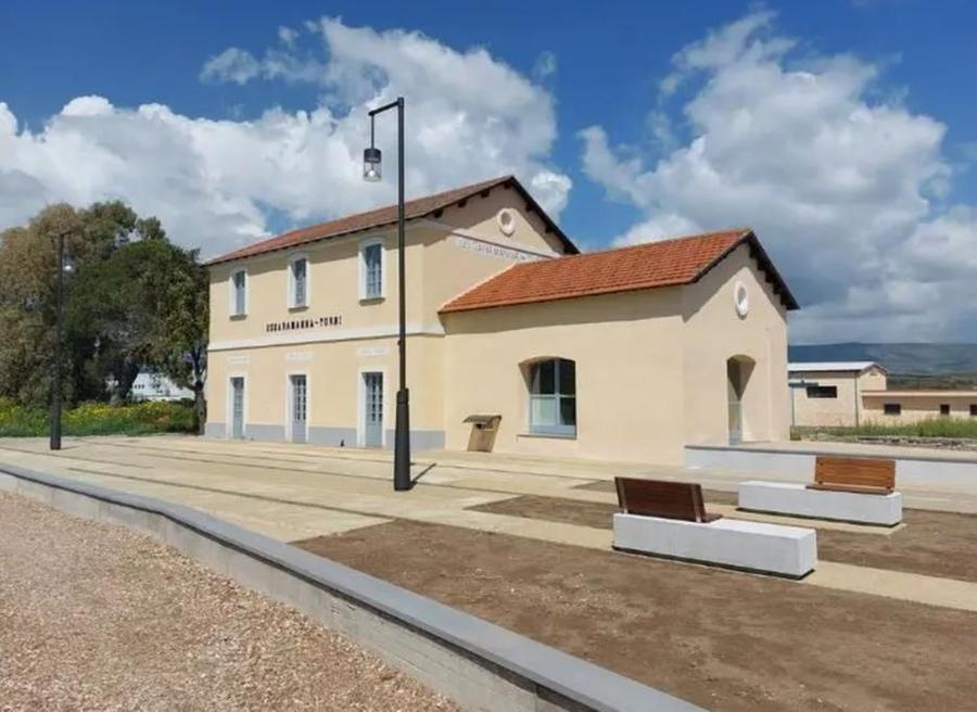 Un bando per l’ex stazione