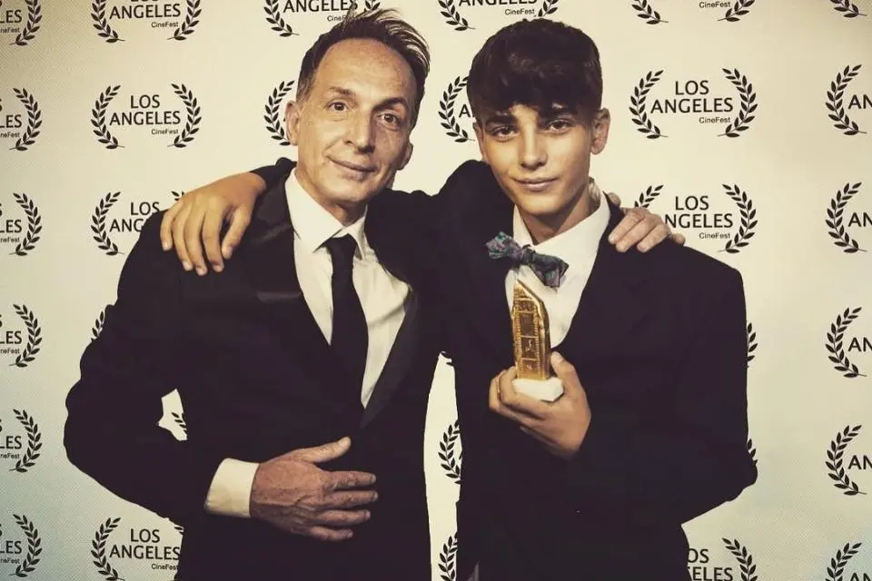 Il regista Moreno e Andrea Arru alla premiazione del Los Angeles Cine Fest 2020 (foto concessa)