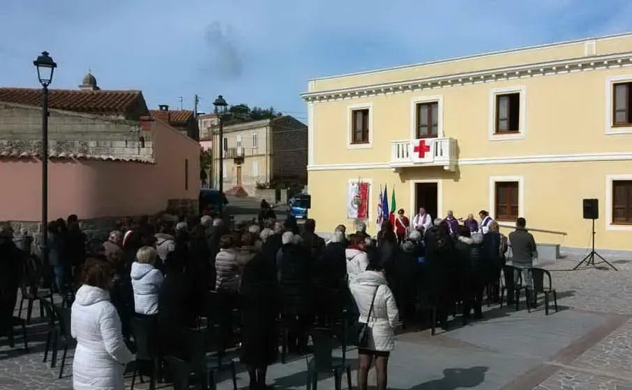 La messa in piazza a cinquant'anni dall'omicidio (archivio L'Unione Sarda - foto Pintori)