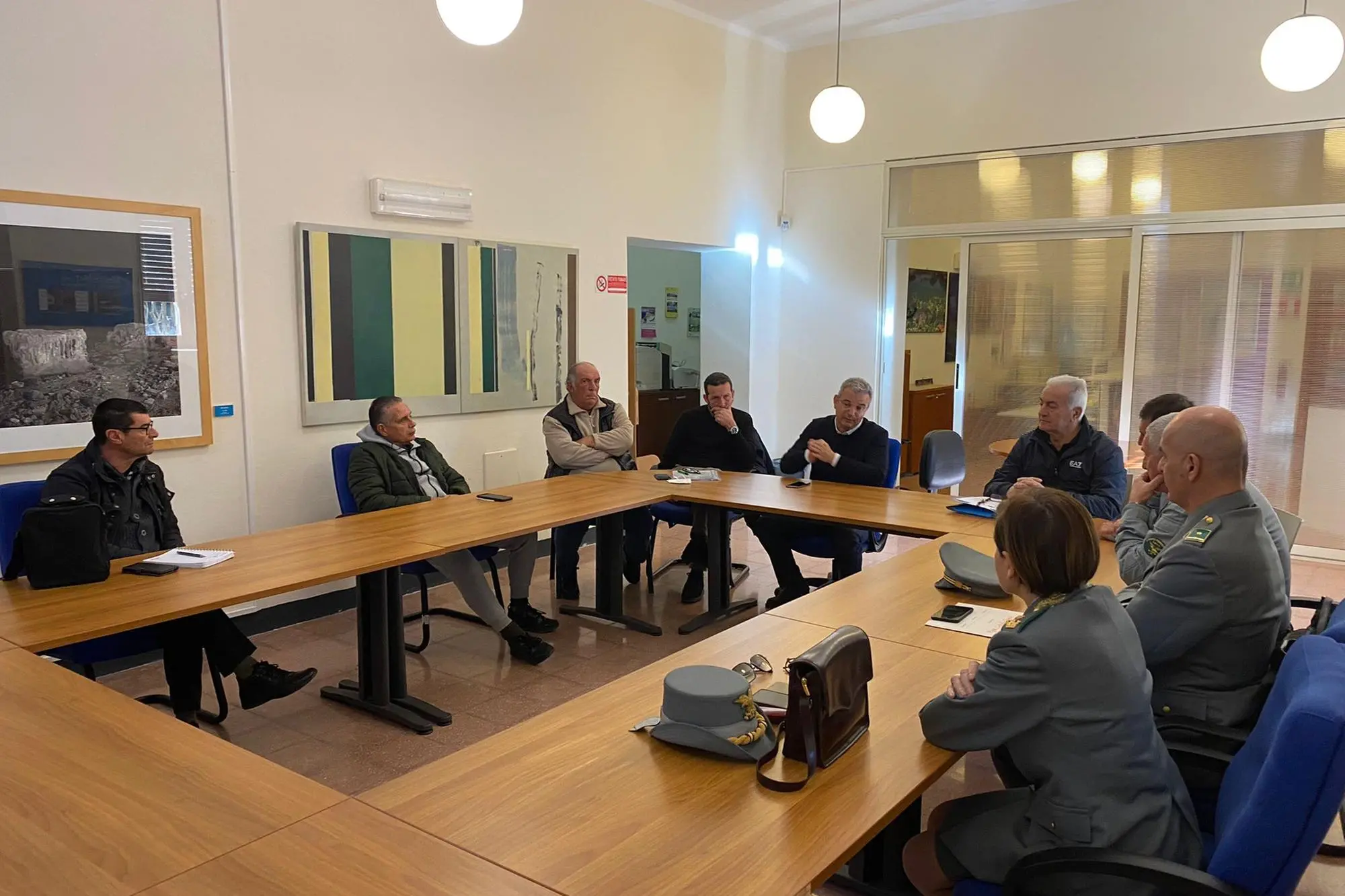 La riunione operativa tra il Parco di Porto Conte, il Corpo Forestale e le associazioni dei coadiutori-cacciatori (foto Fiori)