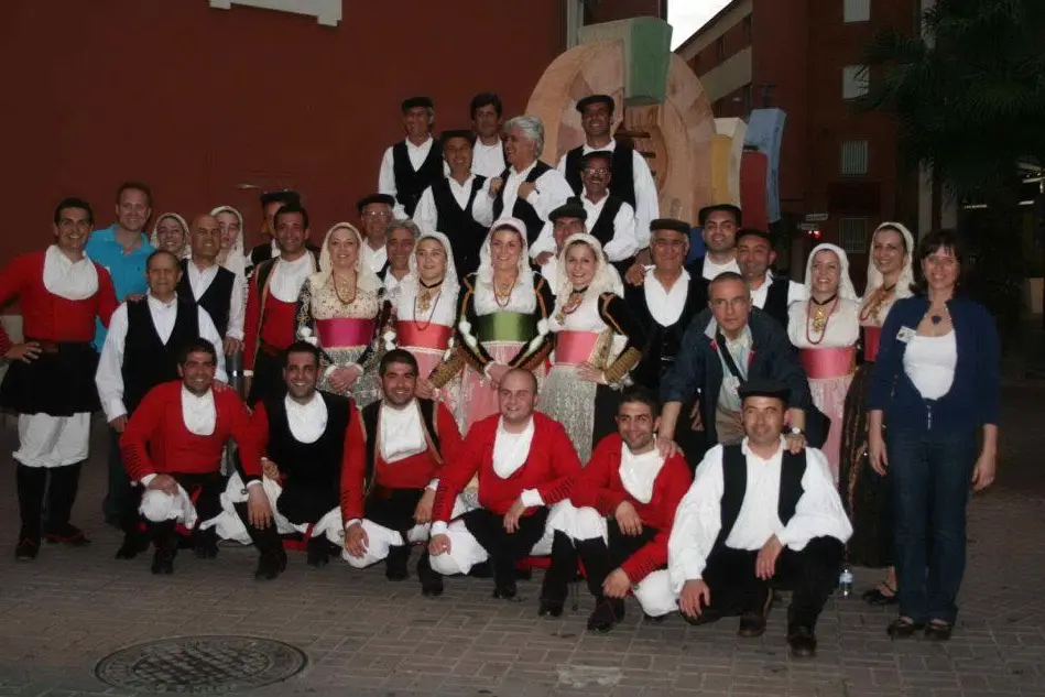 Un'immagine d'archivio del gruppo folk Ittiri Cannedu