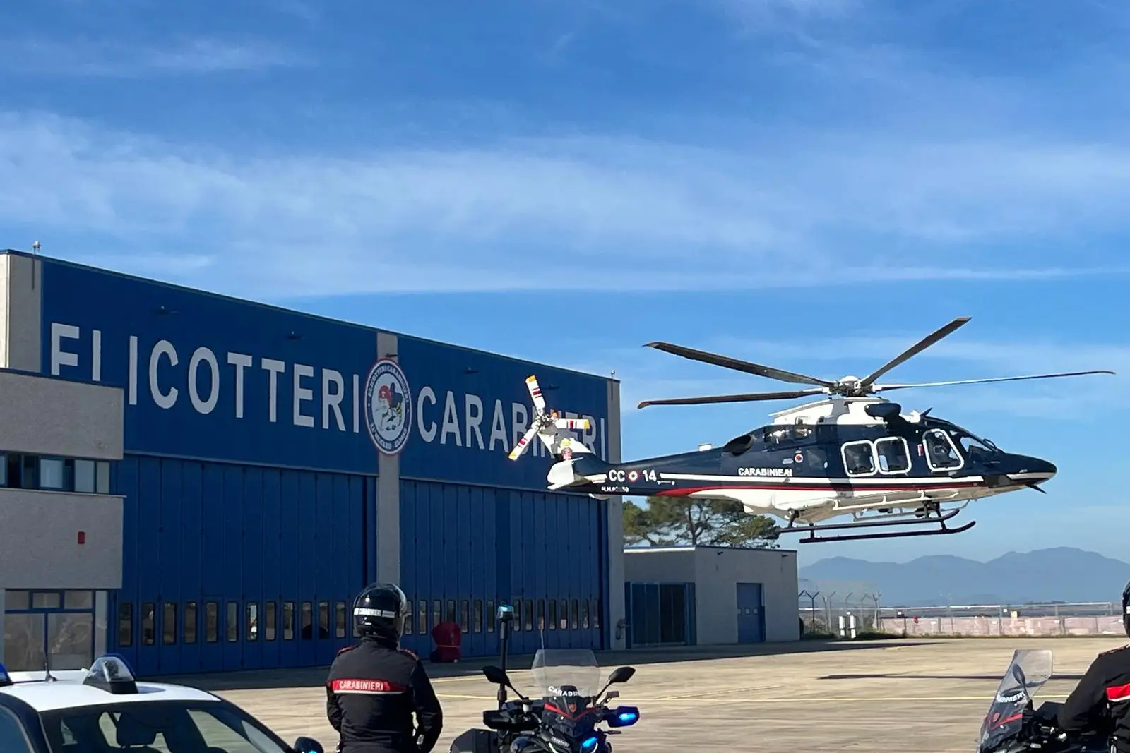 L'elicottero (foto Vercelli)
