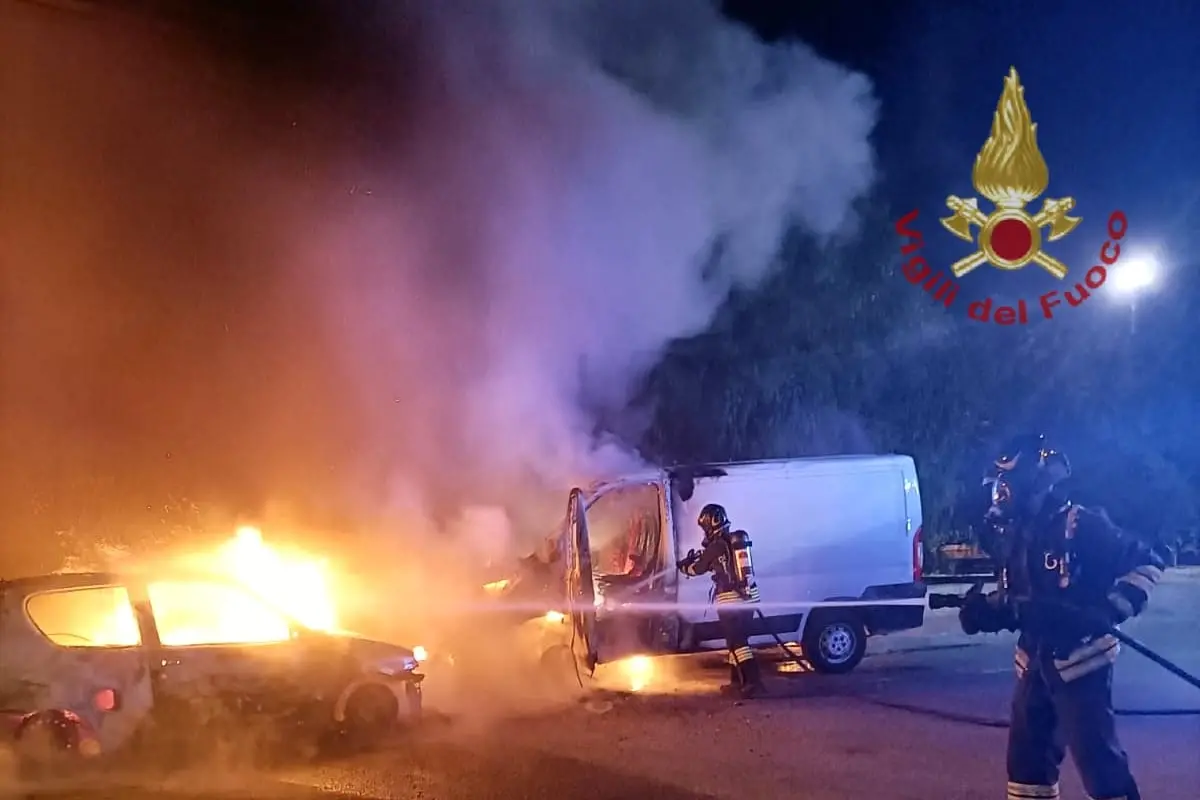 L'intervento dei vigili del fuoco a Elmas
