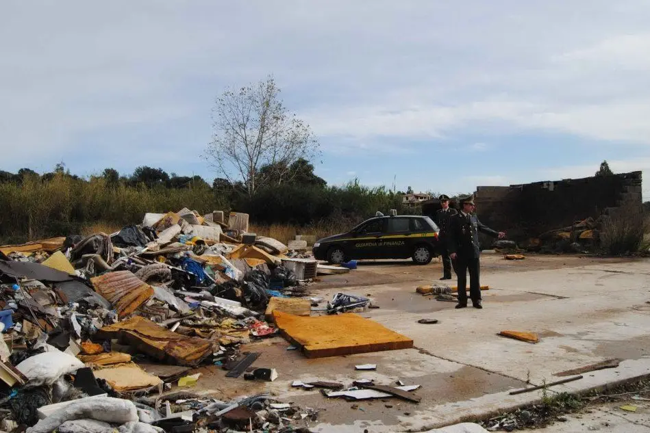 Gdf nella discarica abusiva