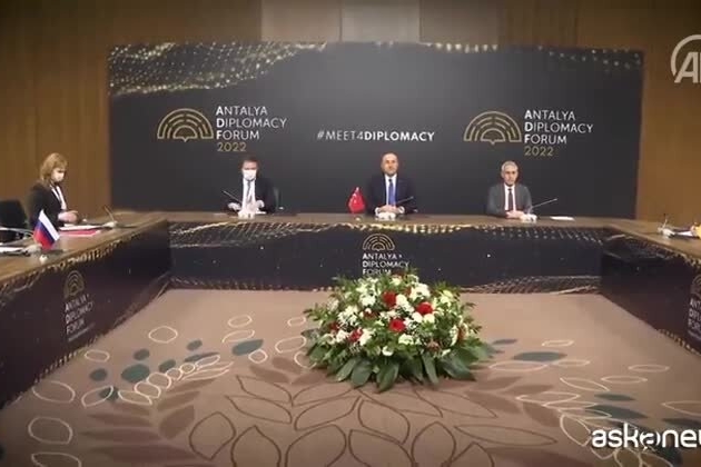 Nessun progresso sul cessate il fuoco ai colloqui di Antalya. Lavrov: “Putin disposto a incontrare Zelensky”