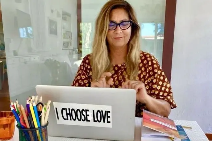 Romina Power compie settant'anni.  La cantante, attrice e personaggio tv è nata nel 1951 a Los Angeles, figlia dei due attori hollywoodiani Tyrone Power e Linda Christian. A nove anni si è trasferita in Italia con la sorella, la mamma e il patrigno (il padre morì nel 1958). Al cinema ha debuttato già nel 2013, recitando una dozzina di film in una manciata di anni.  Ha conosciuto il futuro marito, Al Bano, quando aveva solo 16 anni. Era il 1967 e stava lavorando al film "Nel sole". (Unioneonline/D)