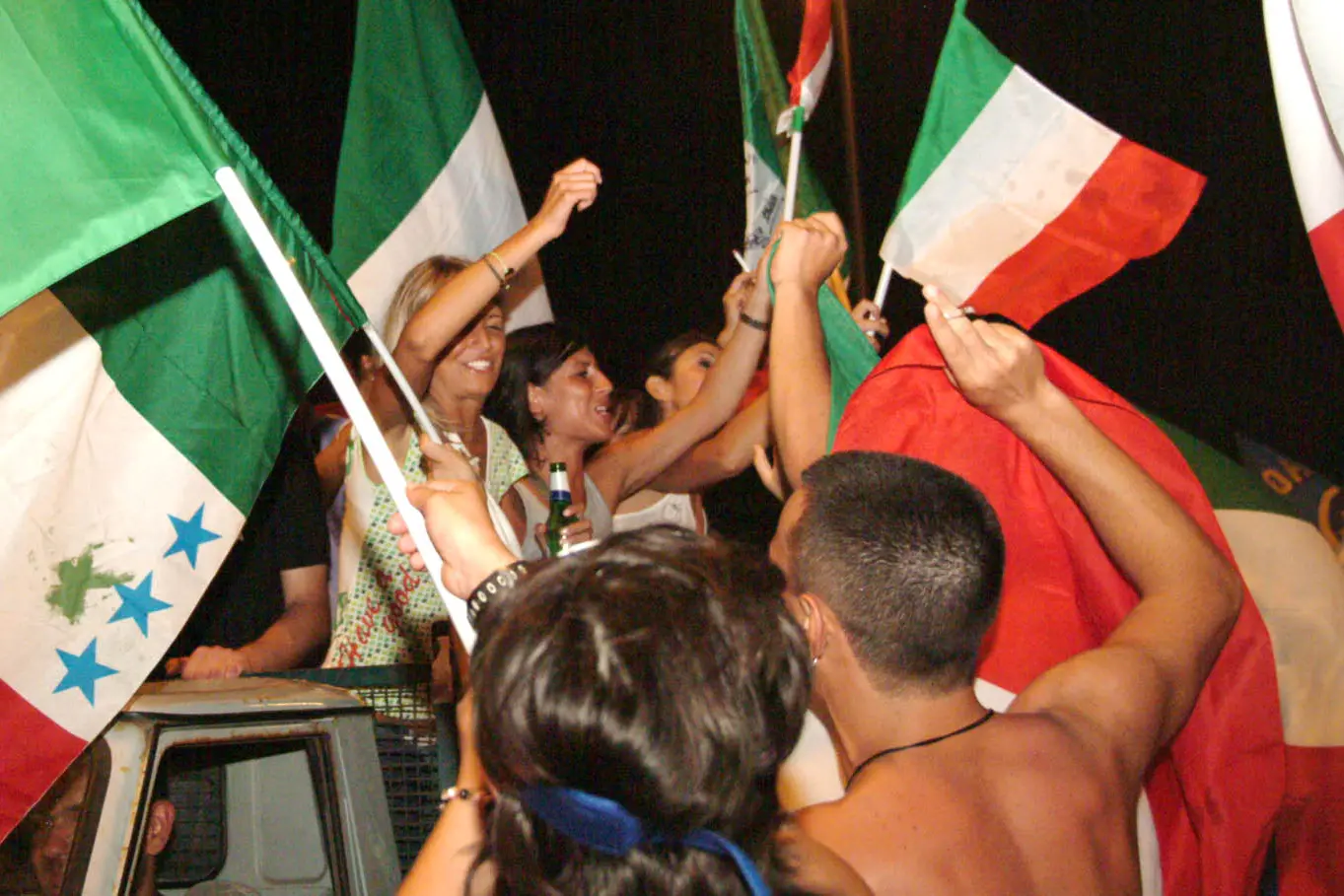 I festeggiamenti per la vittoria dell'Italia (Archivio L'Unione Sarda)