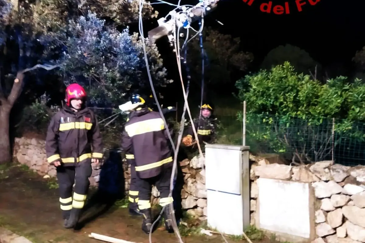  I soccorsi dei vigili del fuoco di Arzachena (foto Vigili del Fuoco)