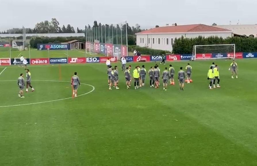 Il Cagliari chiama a raccolta i tifosi: allenamento a porte aperte prima del Sassuolo