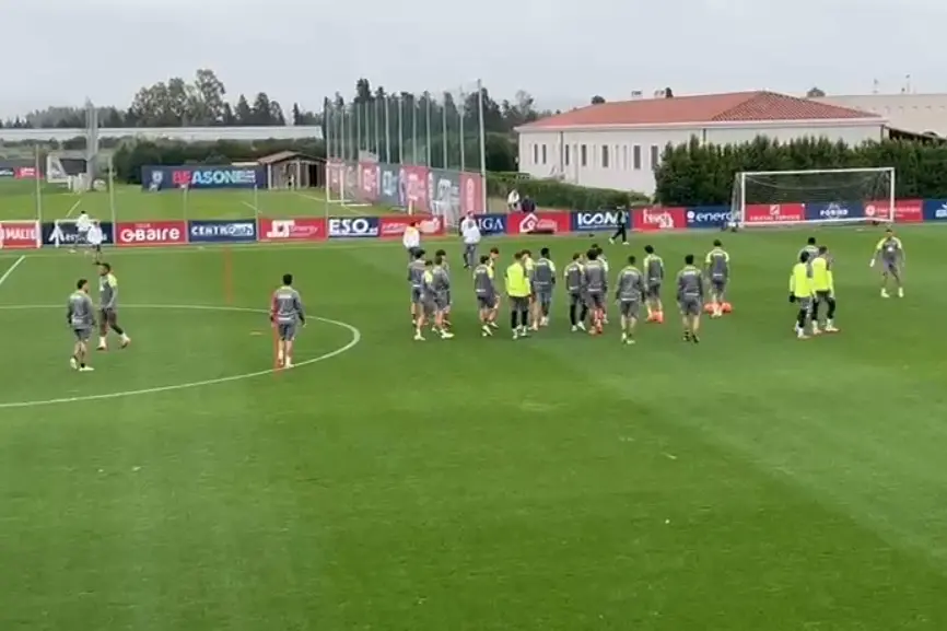 Un allenamento a porte aperte del Cagliari in questa stagione