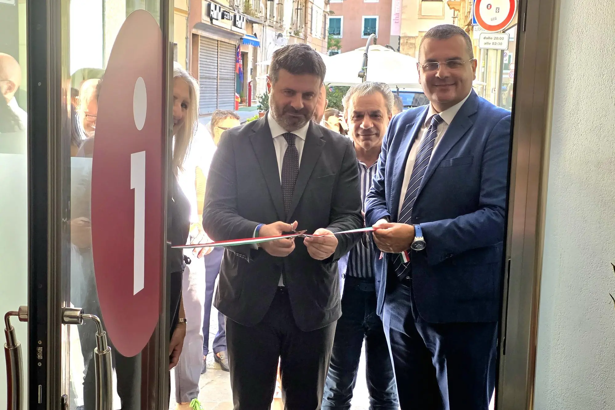 Taglio del nastro per il nuovo Infopoint