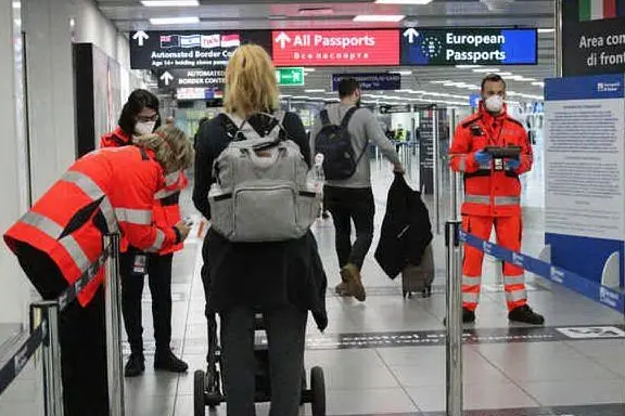 L'aeroporto di Fiumicino (Ansa)