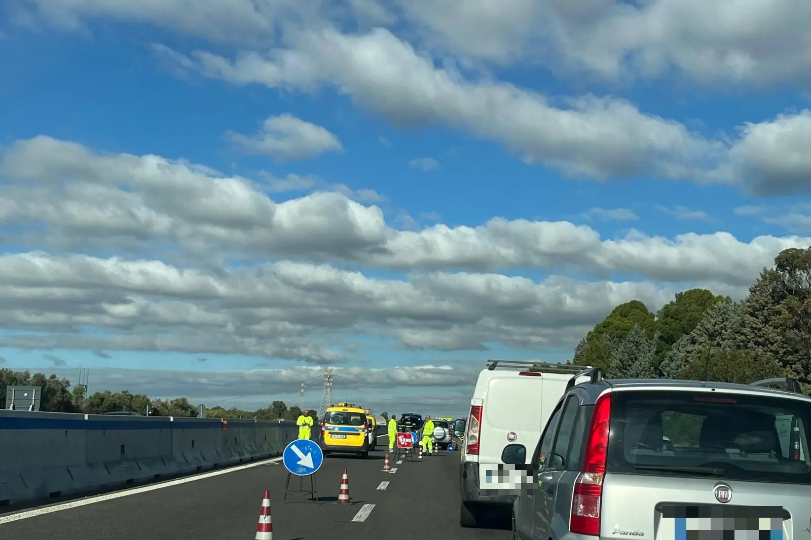 L'incidente sulla 131 (foto L'Unione Sarda)