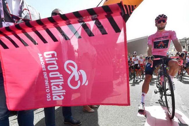Giro d'Italia, vince Ulissi. Ganna in maglia rosa