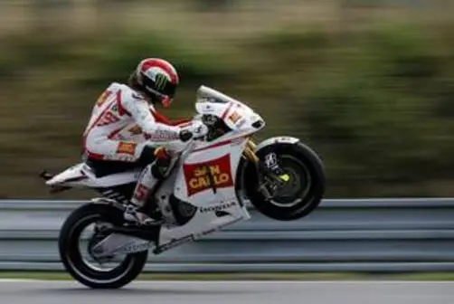 Sic impenna la sua moto a Brno, in Repubblica Ceca