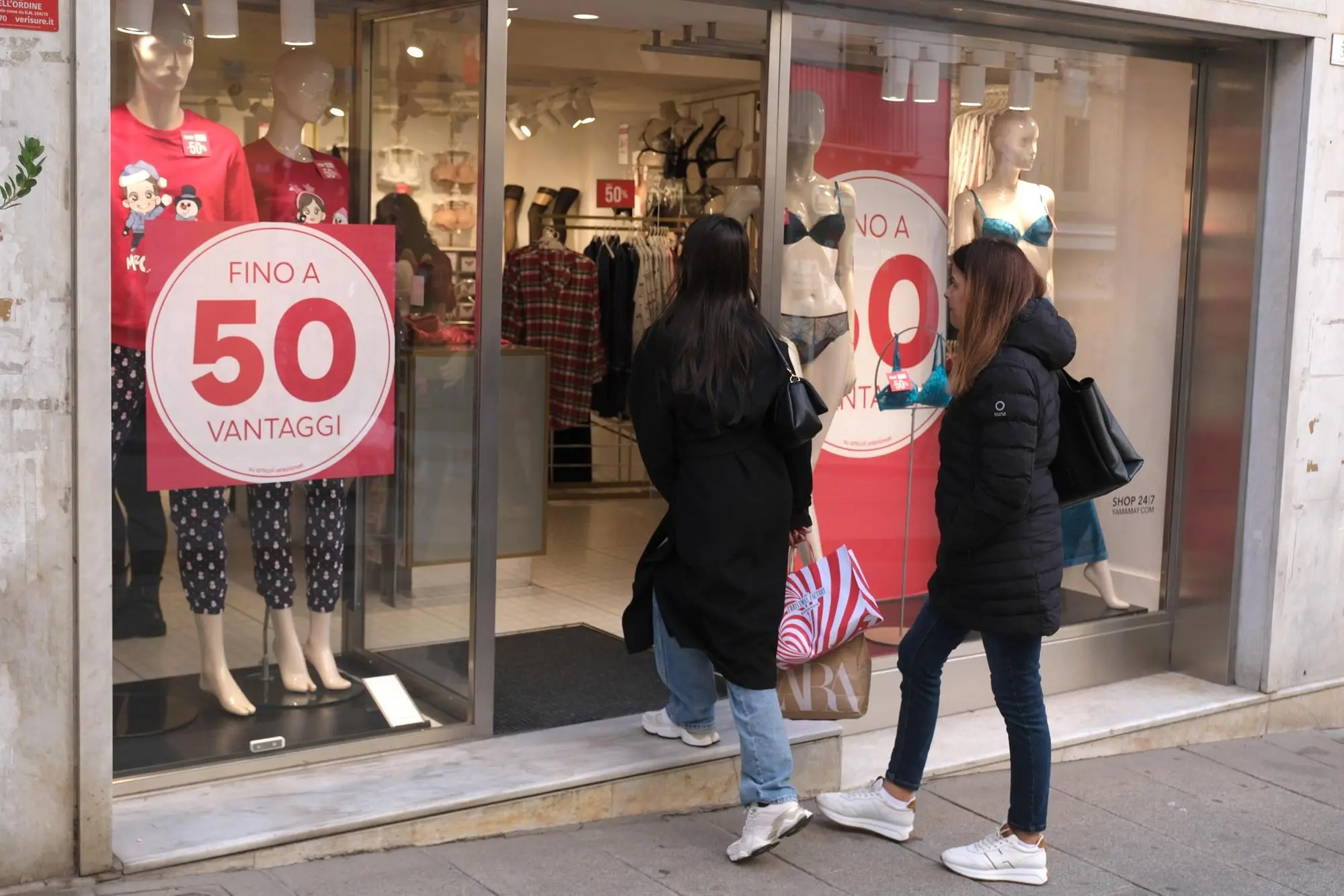 03 01 24 cagliari saldi via manno - foto giuseppe ungari