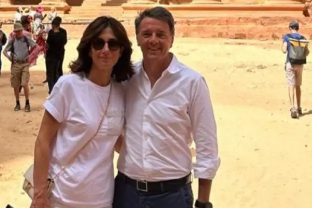 Matteo e Agnese Renzi alle rovine di Petra (foto dai social)