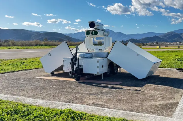 I sistemi elettronici utilizzati per i test all'aeroporto di Tortolì