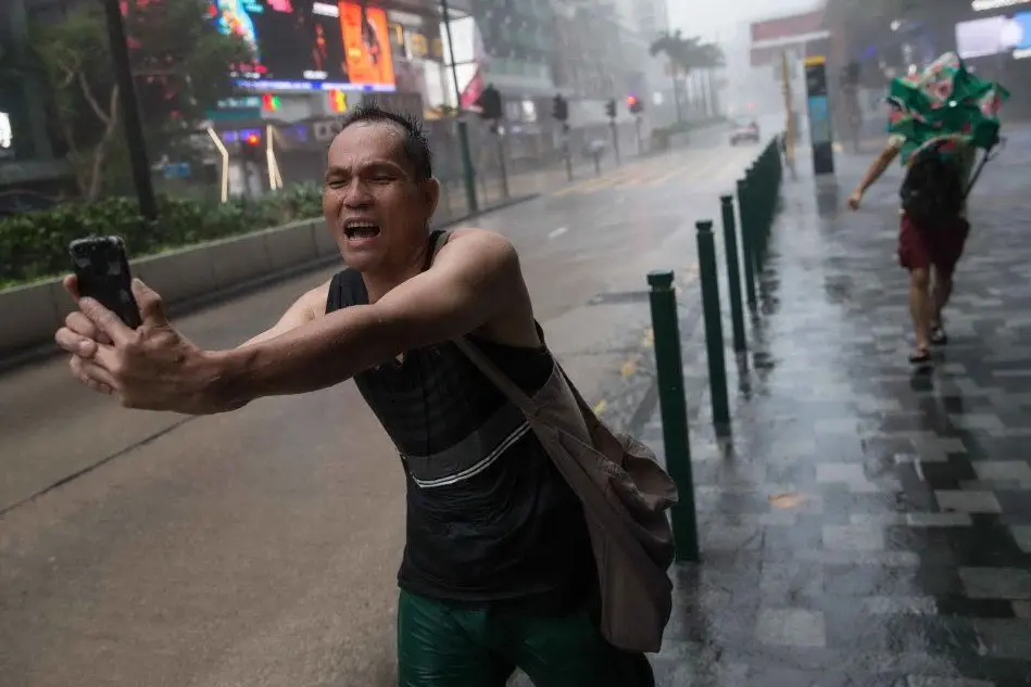 Il tifone Mangkhut arriva in Cina