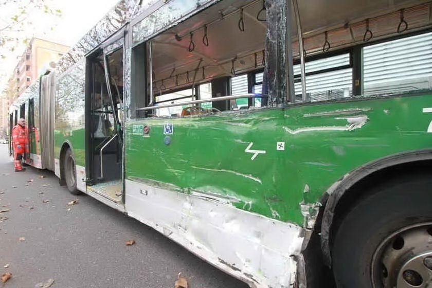 Tragico scontro camion-filobus, il compagno della vittima: &quot;Vogliamo giustizia&quot;