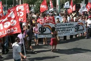 cagliari protesta precari della scuola sotto il consiglio regionale (foto d'archivio)