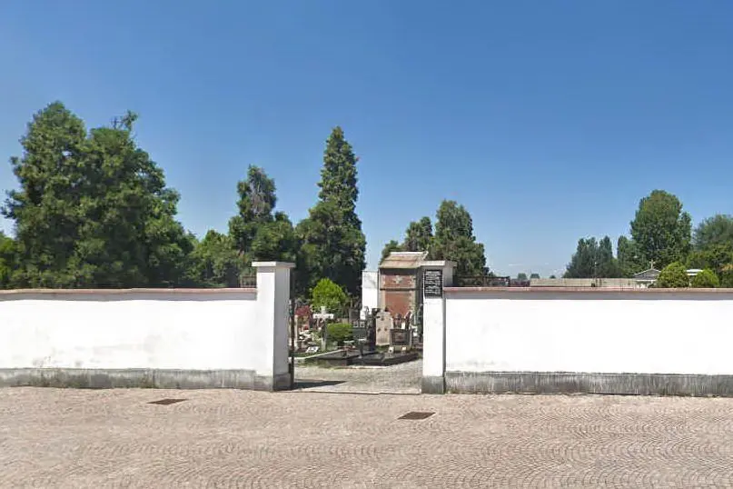 L'ingresso del cimitero di Monza (foto Google Maps)