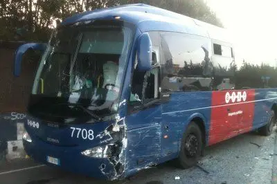 Il pullman coinvolto nell'incidente