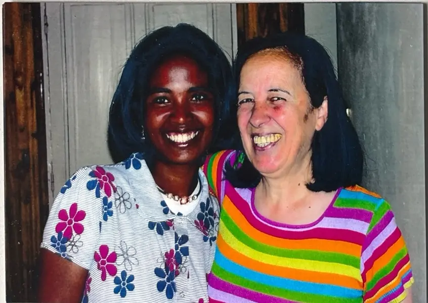 Maria Trudu con una ragazza del Madagascar (foto concessa)