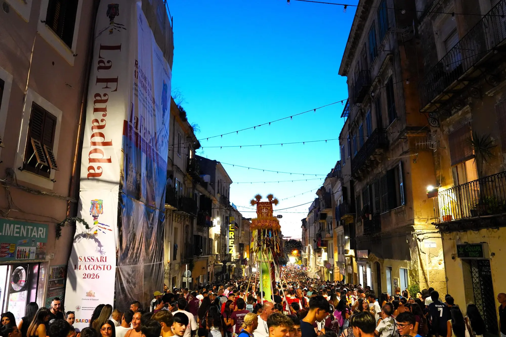 La Discesa dei Candelieri Medi in corso Vittorio Emanuele