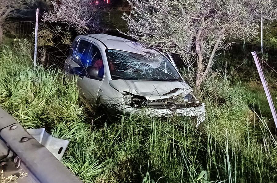 Chi era alla guida dell’auto finita fuori strada?