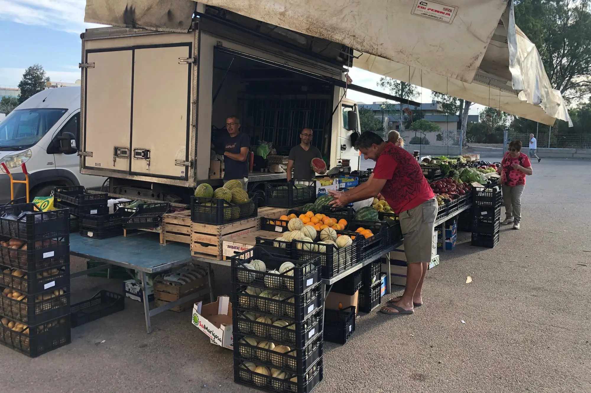 Ambulanti al mercato di Sarroch