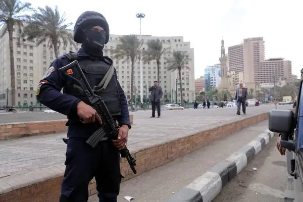 epa05122520 A member of the Egyptian security forces stands guard on Tahrir Square in Cairo, Egypt, 24 January 2016, on the eve of the fifth anniversary of the 25 January uprising. Egyptians planning protests to mark the 2011 uprising known as the Arab Spring will commit a 'crime' and must be punished, Minister of Religious Affairs Mohammed Mokhtar said earlier this month. The warning came after Egyptian secular activists and backers of the banned Muslim Brotherhood group called on Egyptians to hold massive anti-government protests on 25 January, which marks the anniversary of the revolt that toppled longtime dictator Hosny Mubarak. EPA/KHALED ELFIQI